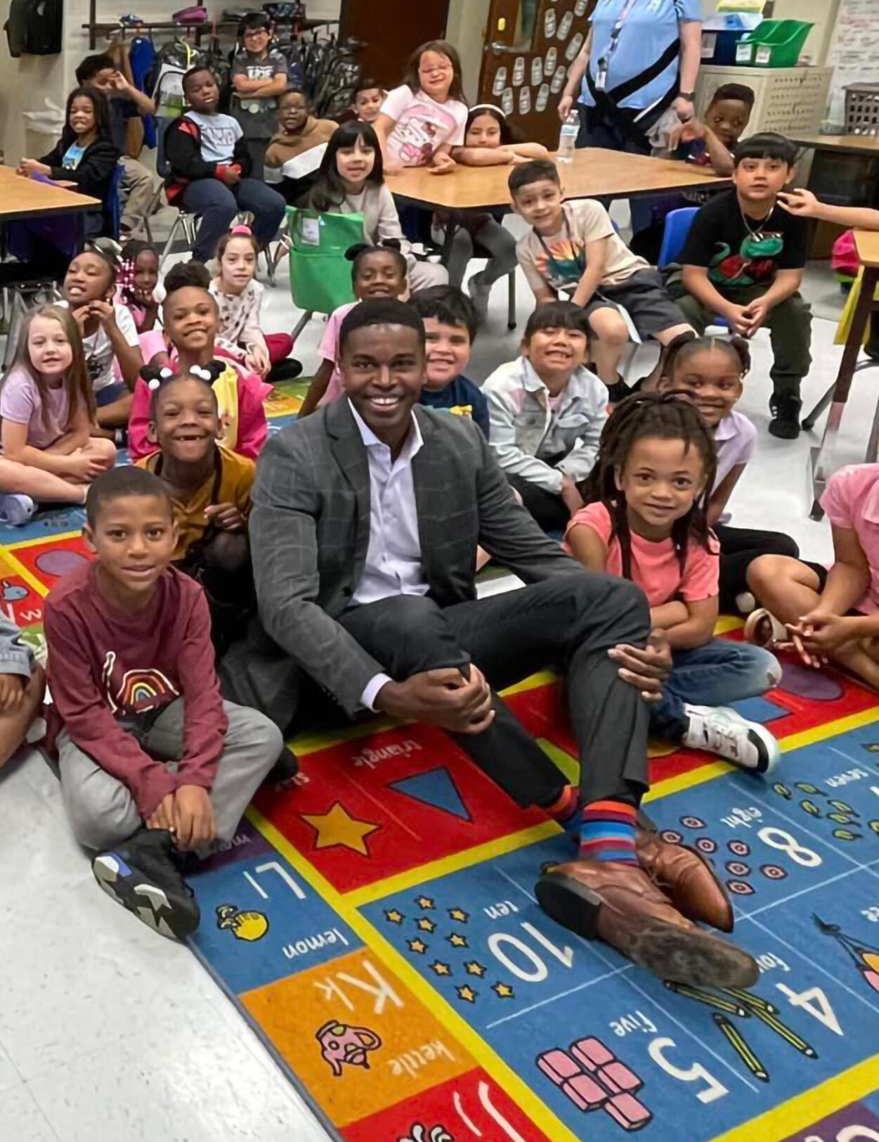 Mayor sitting with school children